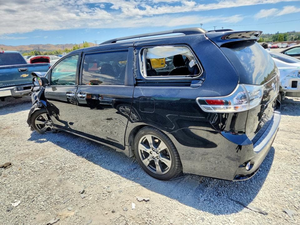 2017 TOYOTA SIENNA SE 2