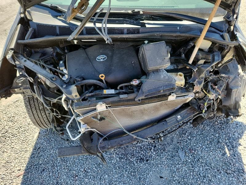 2017 TOYOTA SIENNA SE 12