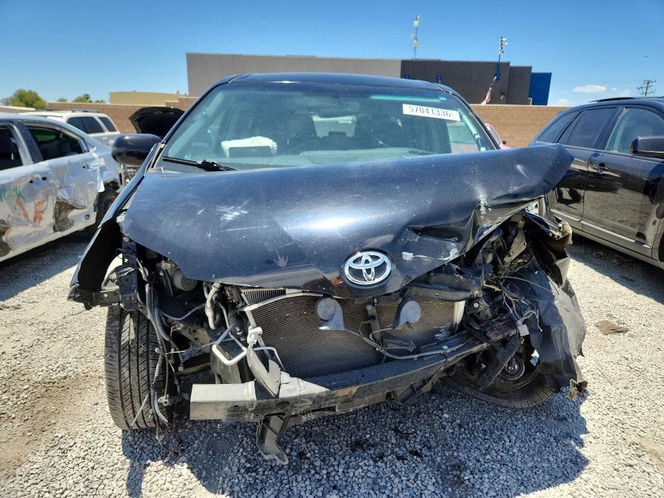 2017 TOYOTA SIENNA SE 5