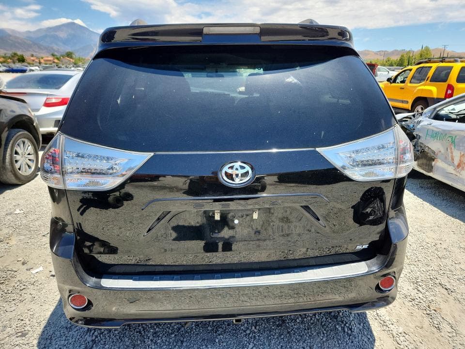 2017 TOYOTA SIENNA SE 6