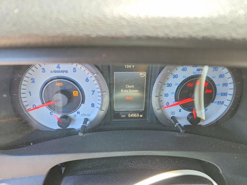 2017 TOYOTA SIENNA SE 9