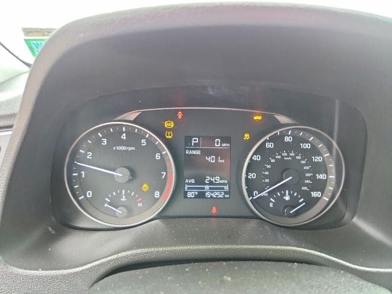 2017 HYUNDAI ELANTRA SE 9