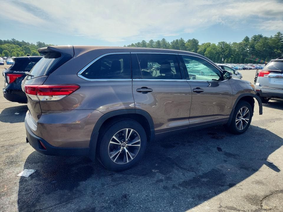 2017 TOYOTA HIGHLANDER LE LE 3