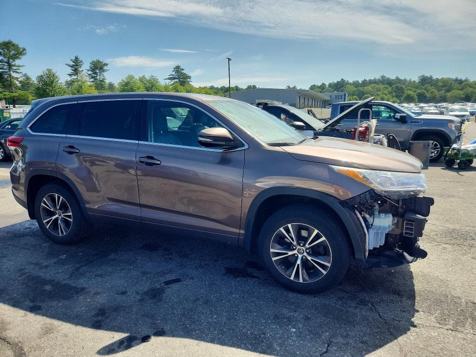 2017 TOYOTA HIGHLANDER LE LE 4