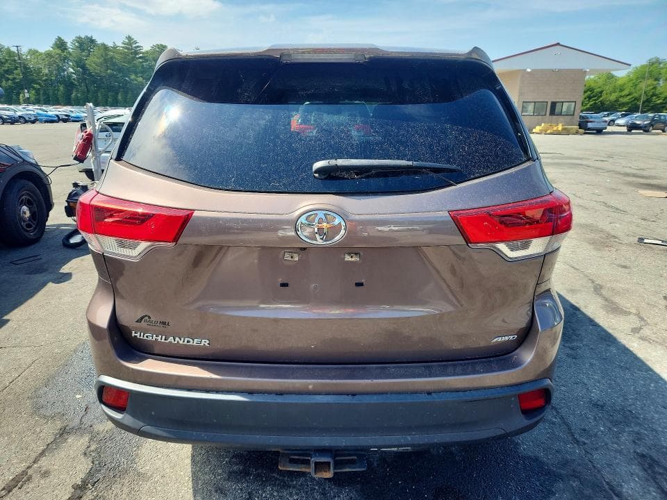2017 TOYOTA HIGHLANDER LE LE 6