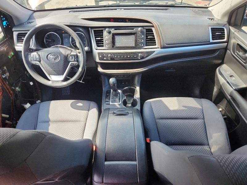 2017 TOYOTA HIGHLANDER LE LE 8