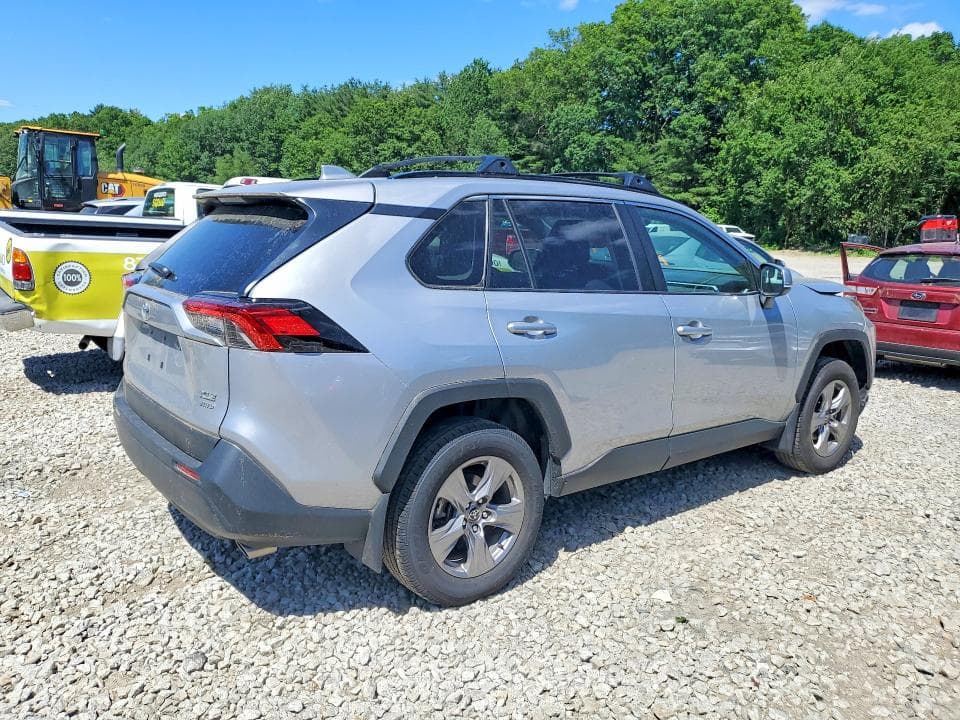 2024 TOYOTA RAV4 XLE 3