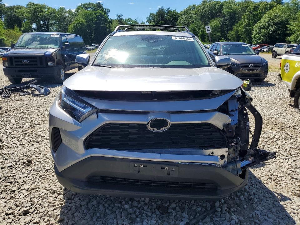 2024 TOYOTA RAV4 XLE 5