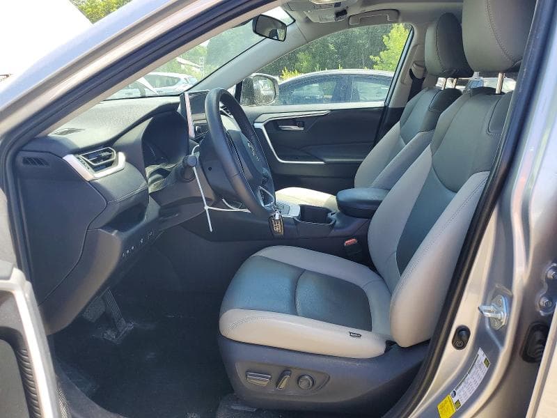 2024 TOYOTA RAV4 XLE 7