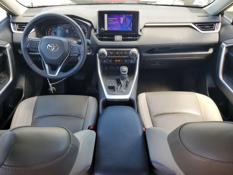 2024 TOYOTA RAV4 XLE 8