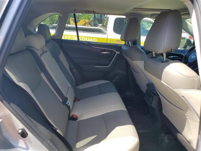 2024 TOYOTA RAV4 XLE 10