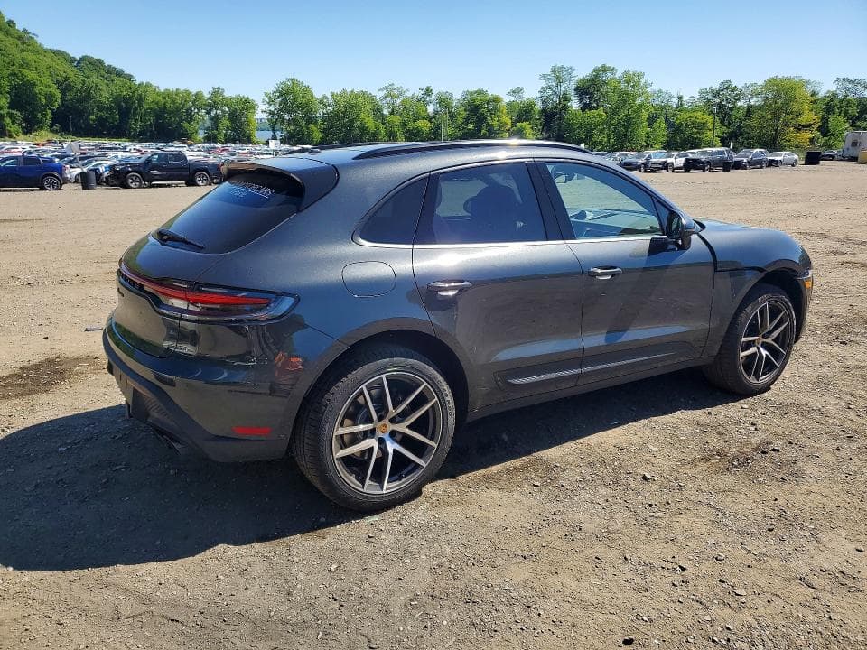 2026 PORSCHE MACAN BASE 3