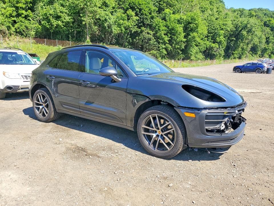 2026 PORSCHE MACAN BASE 4