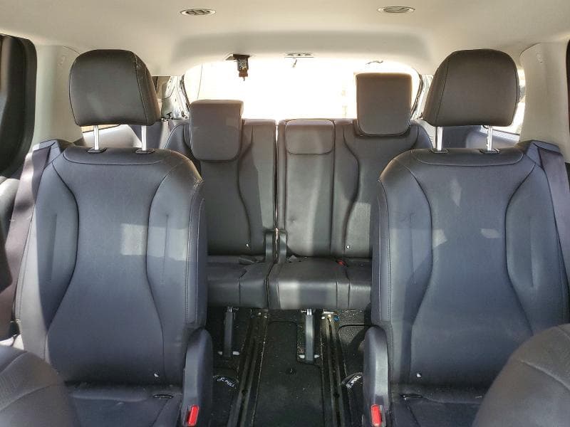 2024 KIA CARNIVAL LX 10