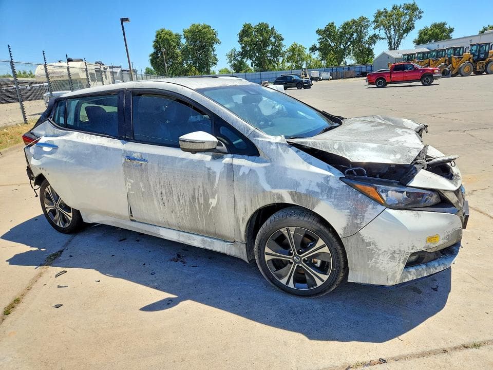 2022 NISSAN LEAF 4