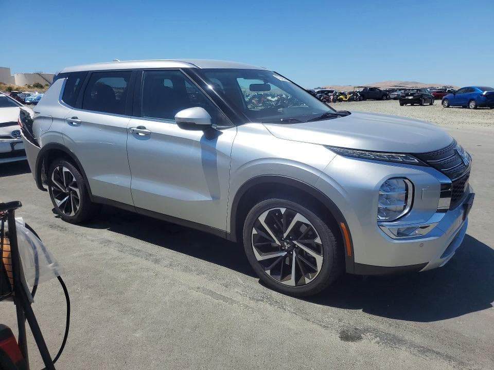 2024 MITSUBISHI OUTLANDER SE 4