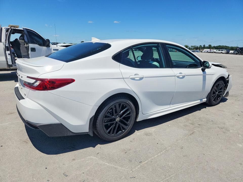 2025 TOYOTA CAMRY SE 3