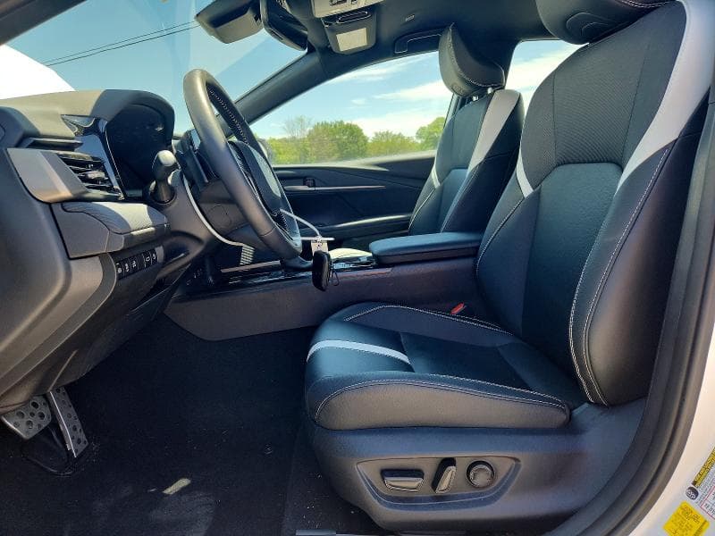 2025 TOYOTA CAMRY SE 6