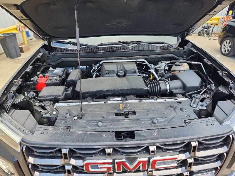 2025 GMC CANYON AT4 11