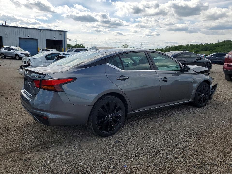 2022 NISSAN ALTIMA SR 3