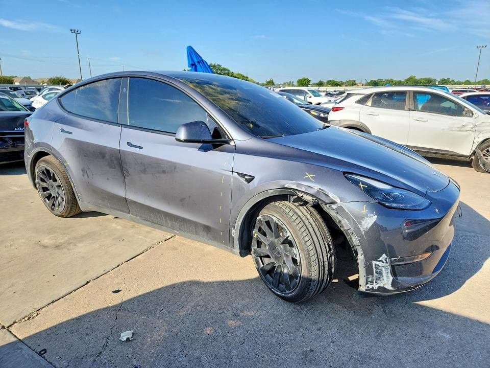 2023 TESLA MODEL Y 4