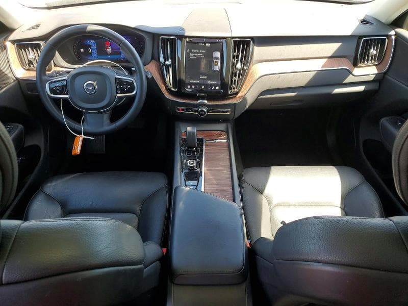 2024 VOLVO XC60 PLUS 8