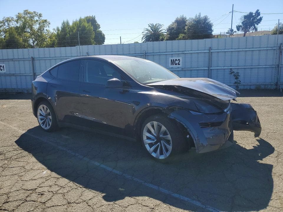 2026 TESLA MODEL Y 4