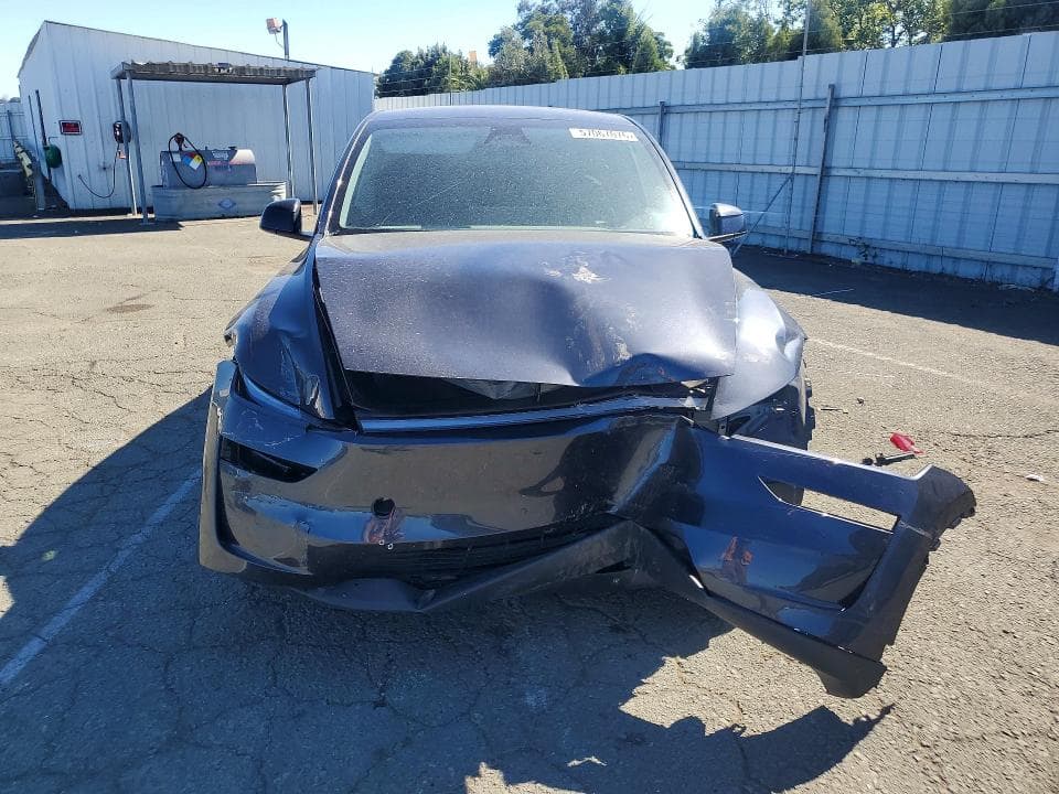 2026 TESLA MODEL Y 5