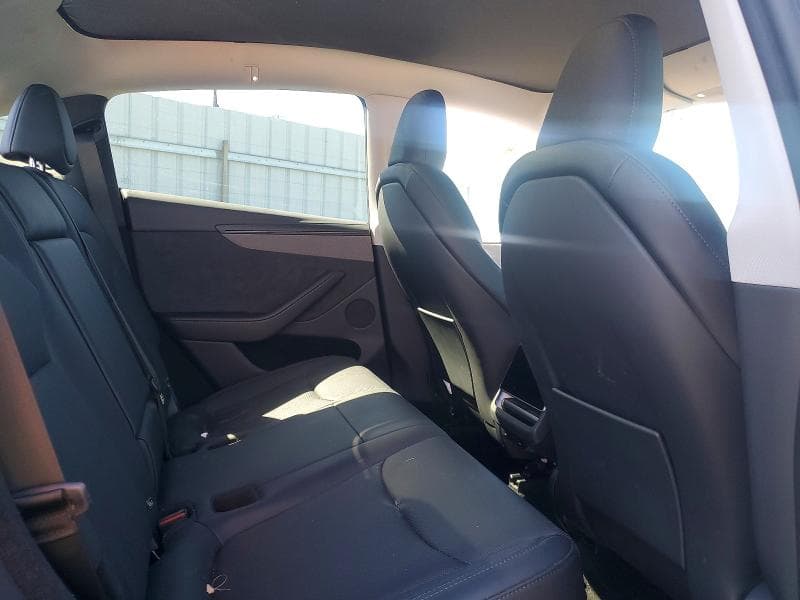 2026 TESLA MODEL Y 10