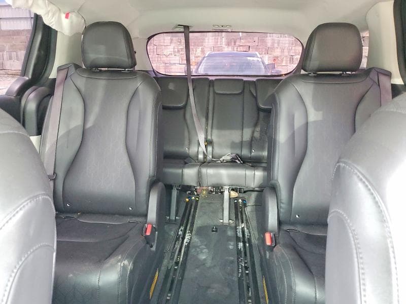 2023 KIA CARNIVAL LX 10