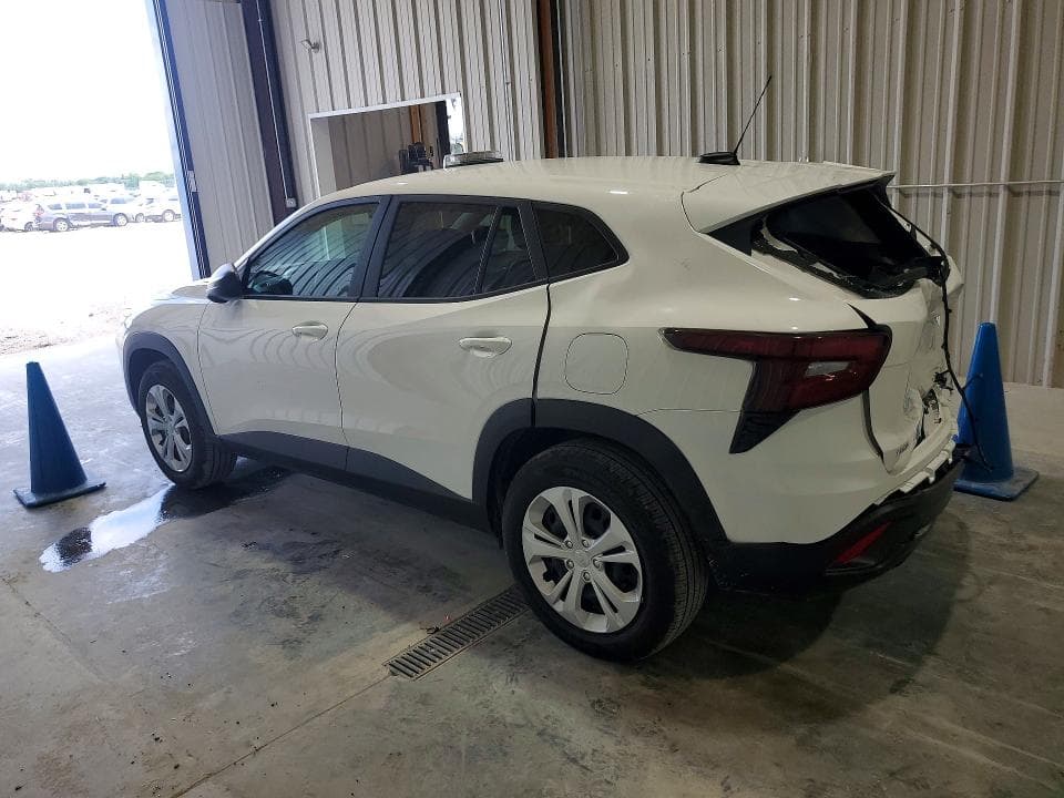 2025 CHEVROLET TRAX LS 2