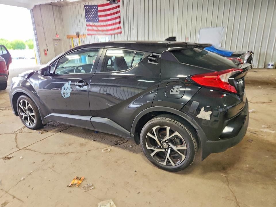 2021 TOYOTA C-HR XLE 2