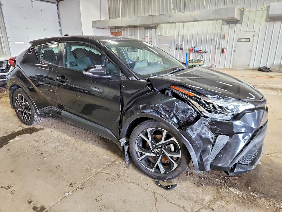 2021 TOYOTA C-HR XLE 4