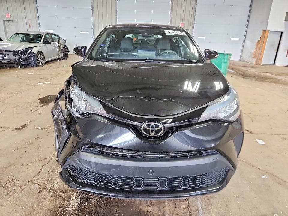 2021 TOYOTA C-HR XLE 5