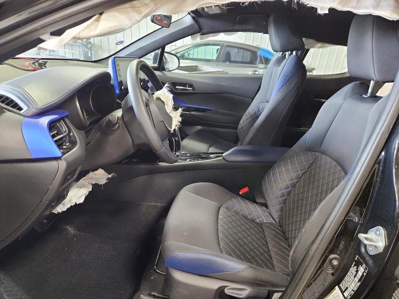 2021 TOYOTA C-HR XLE 7