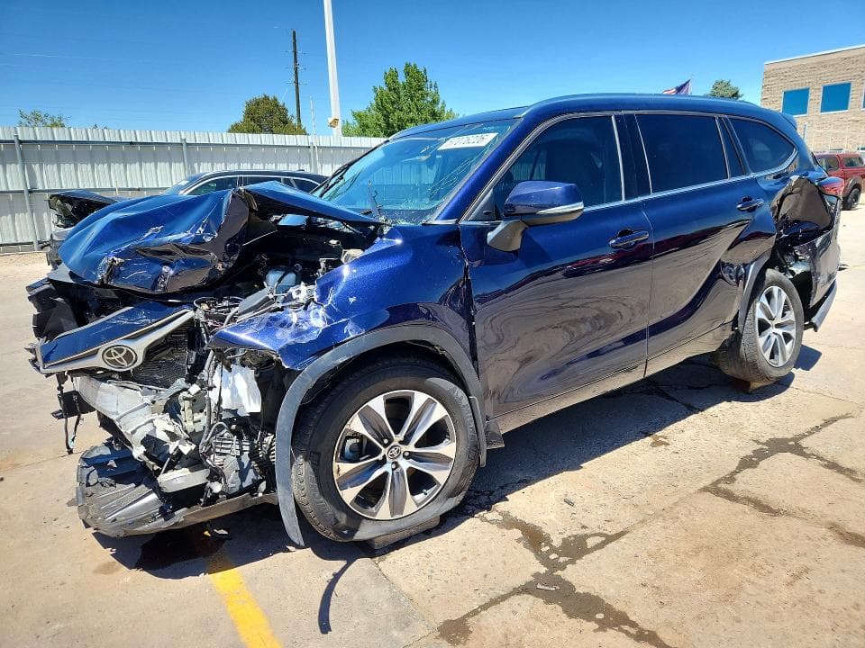 2021 TOYOTA HIGHLANDER XLE