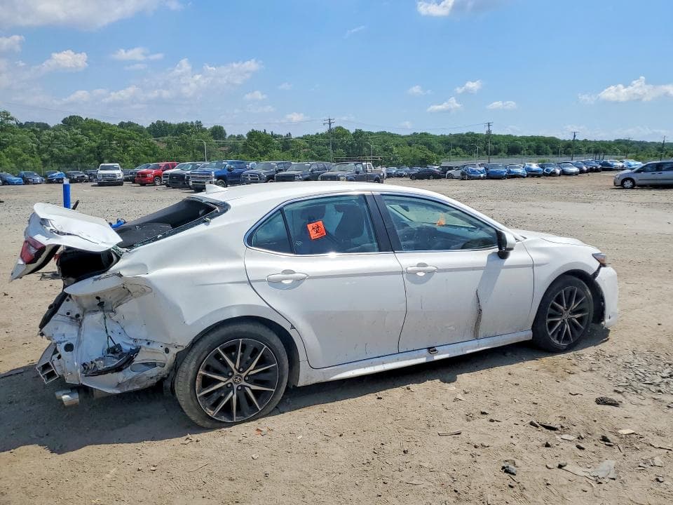 2021 TOYOTA CAMRY SE 3