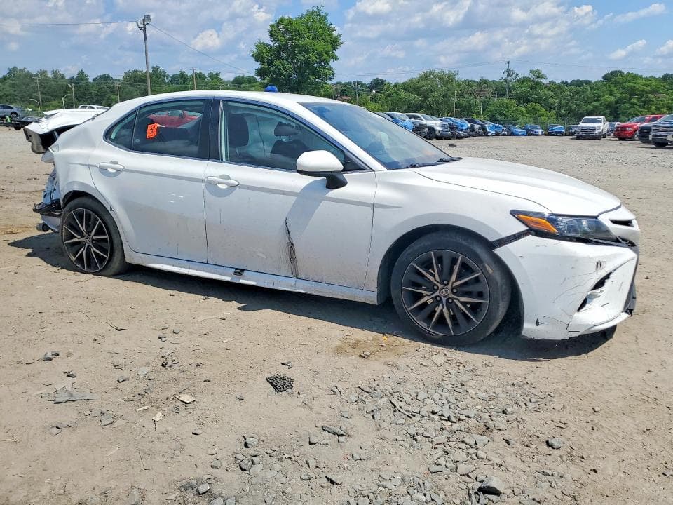 2021 TOYOTA CAMRY SE 4