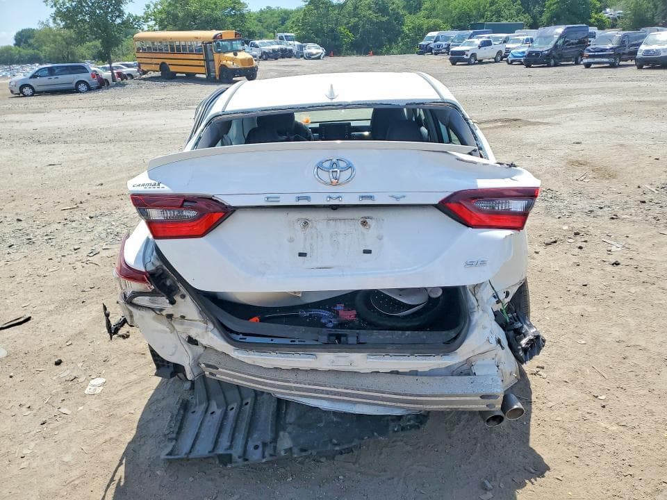 2021 TOYOTA CAMRY SE 6