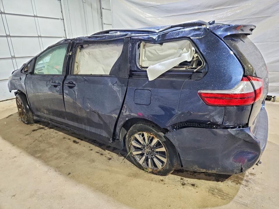 2019 TOYOTA SIENNA LE 2