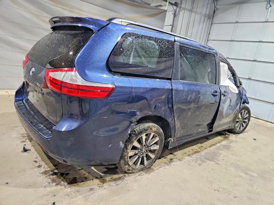 2019 TOYOTA SIENNA LE 3