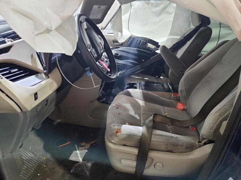2019 TOYOTA SIENNA LE 7