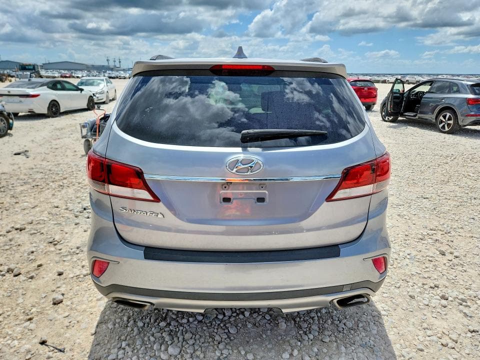 2017 HYUNDAI SANTA FE SE 6