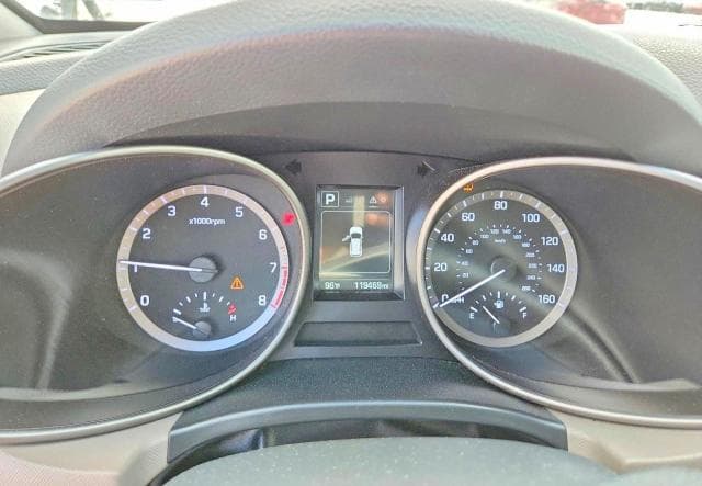 2017 HYUNDAI SANTA FE SE 9