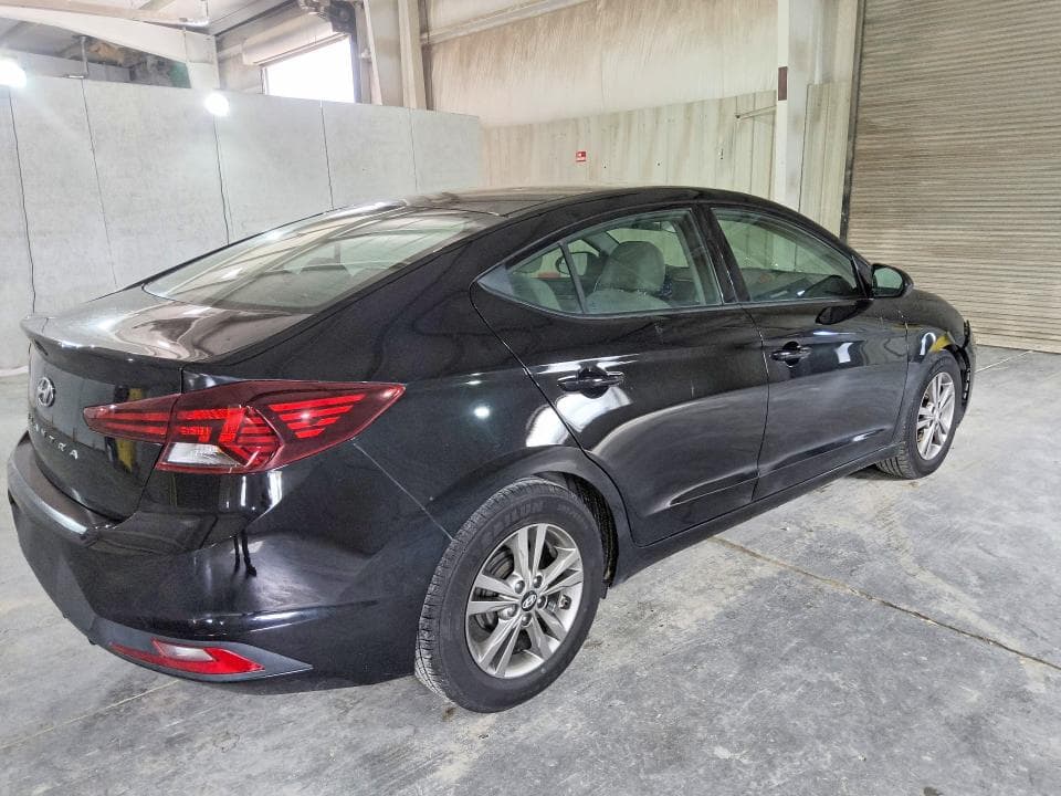 2019 HYUNDAI ELANTRA SE 3