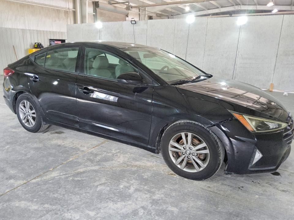 2019 HYUNDAI ELANTRA SE 4
