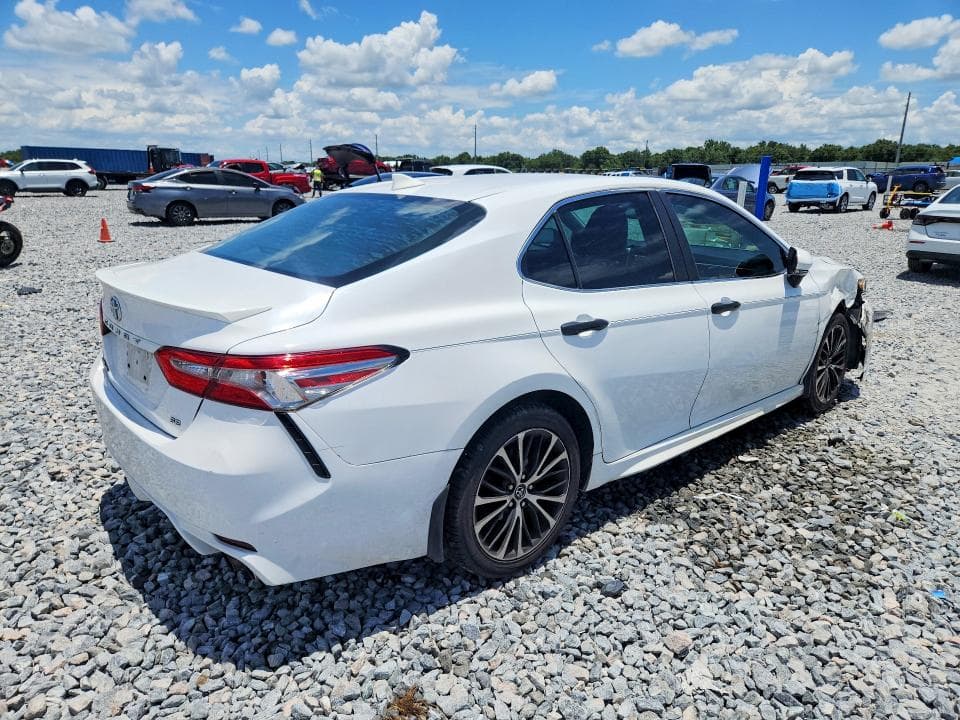 2018 TOYOTA CAMRY SE 3