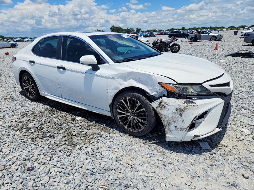 2018 TOYOTA CAMRY SE 4