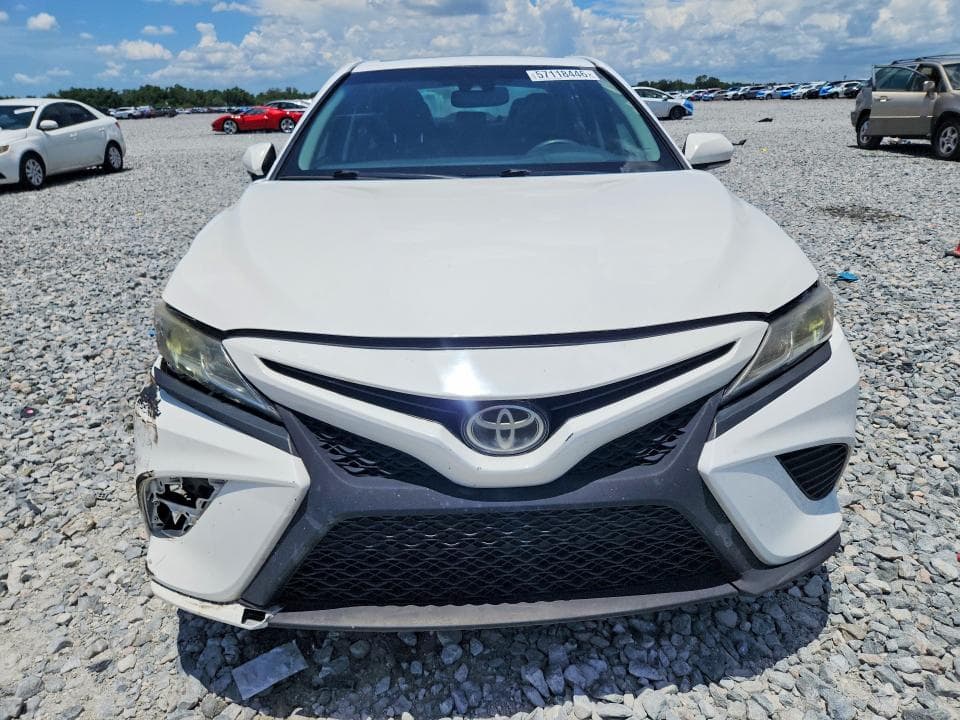 2018 TOYOTA CAMRY SE 5