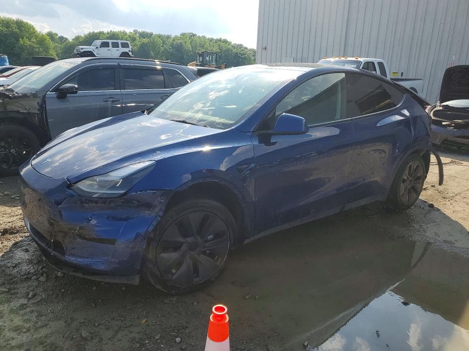 2025 TESLA MODEL Y 1